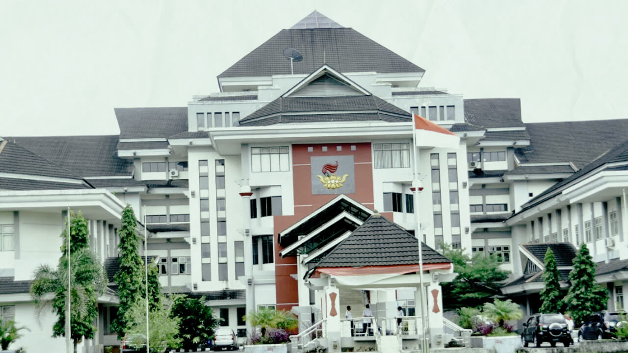 Universitas Terbaik di Ambon