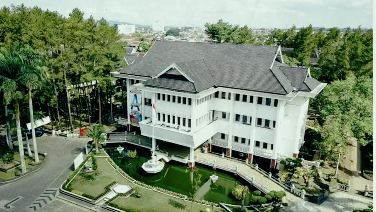 Universitas Terbaik di Blitar