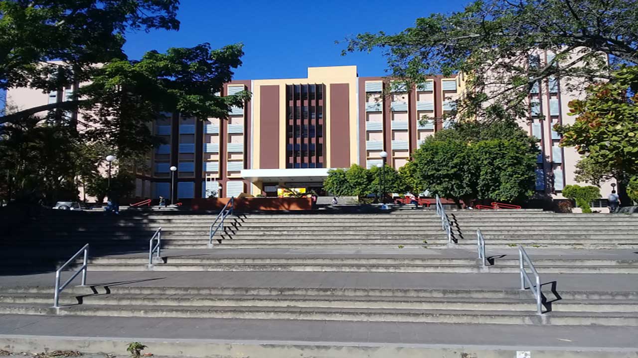 Universitas Terbaik di El Salvador