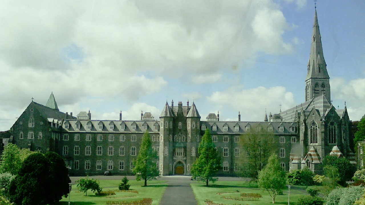 universitas terbaik di Irlandia