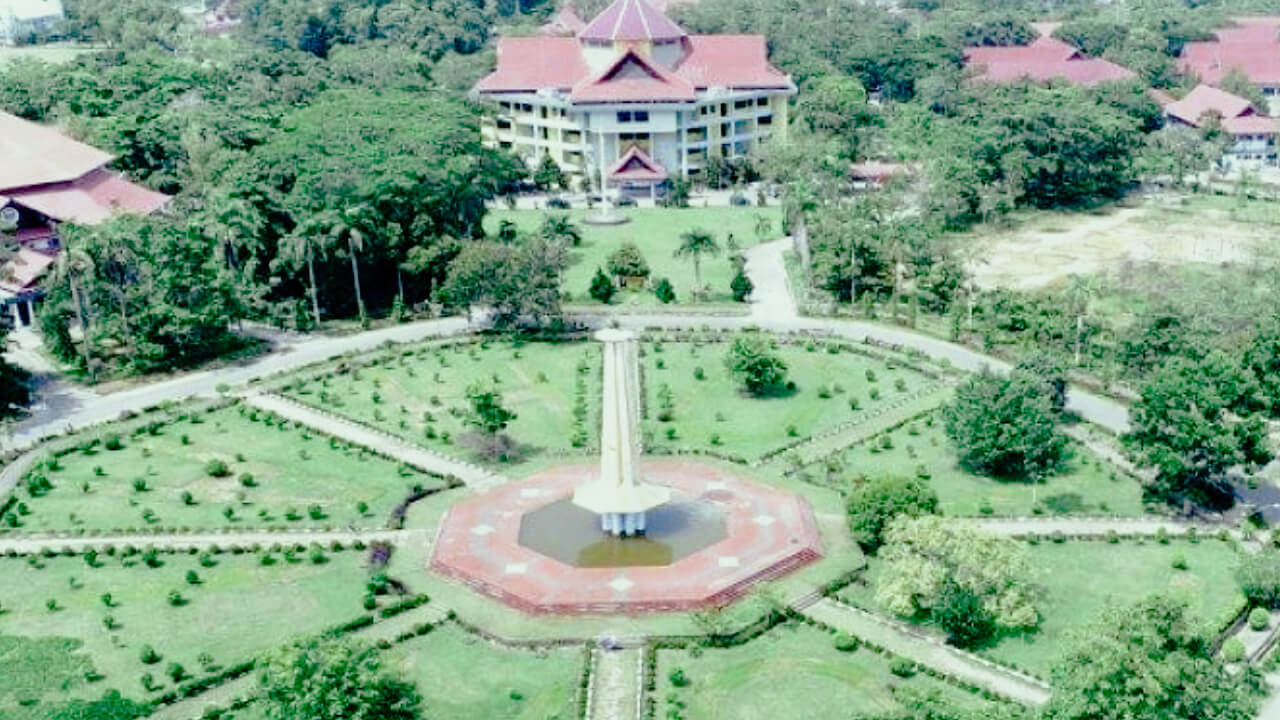 Universitas Terbaik di Maluku