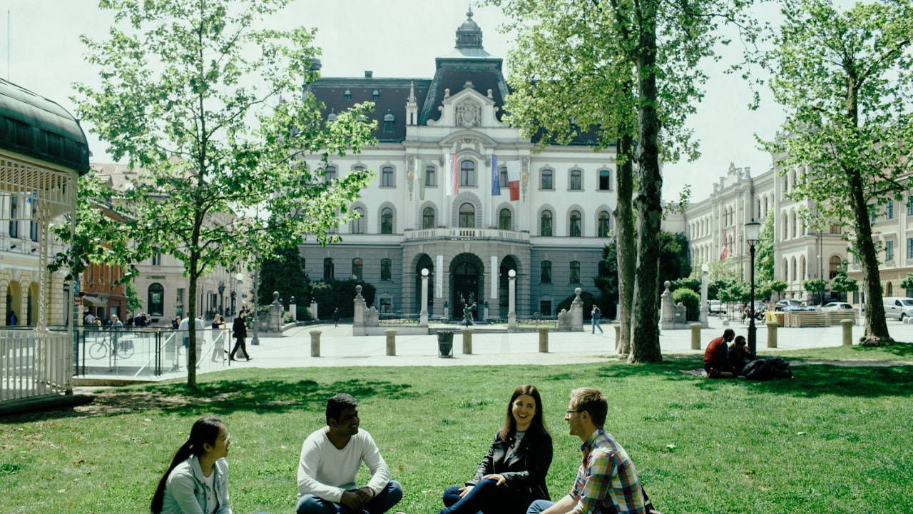 universitas terbaik di Slovenia