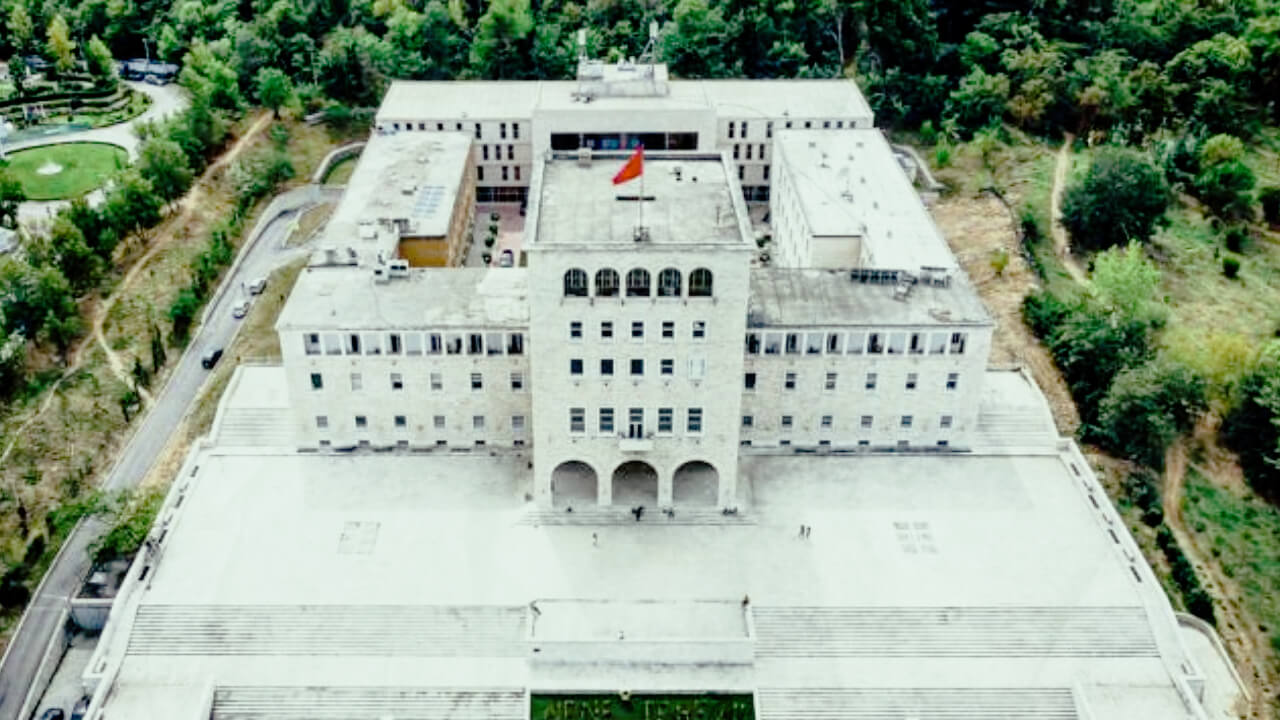 Universitas Terbaik di Albania